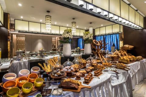 Daily buffet breakfast for a fee