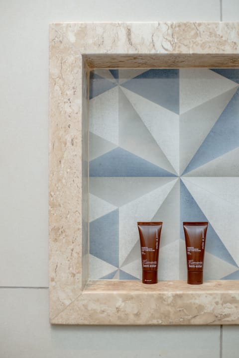 Suite Villa | Bathroom | Hair dryer, towels, soap, shampoo