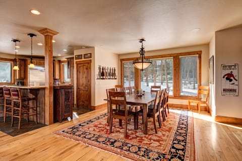 Family gatherings at diming table that seats 10 with 4 at the counter