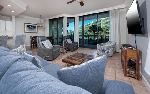 Phoenix on the Bay 1127, Orange Beach, Alabama, bay view, 2 bedroom condominium on the 1st floor