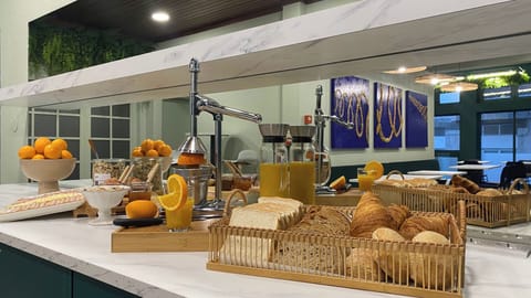 Daily buffet breakfast for a fee
