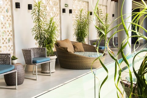 Outdoor pool, pool umbrellas, sun loungers