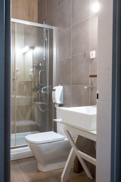 Shower, rainfall showerhead, hair dryer, towels