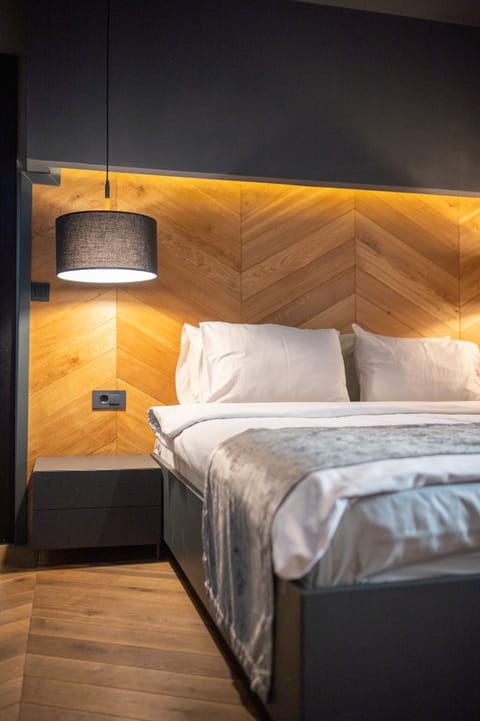 Economy Double Room, 1 Bedroom | Minibar, in-room safe, desk, soundproofing