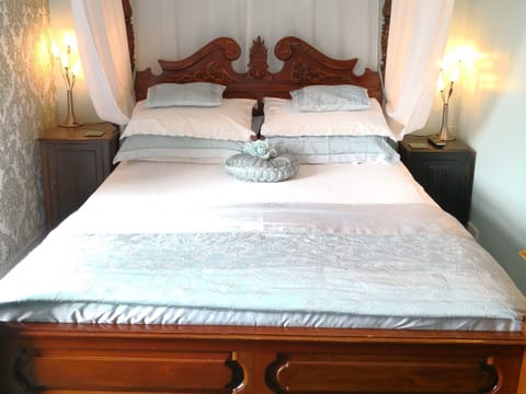 Double Room, Ensuite (Green Room - 4 Poster )