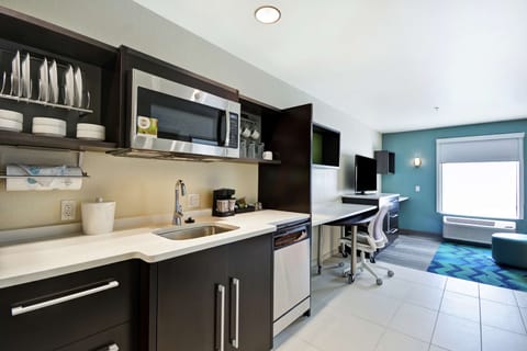 Suite, 1 Bedroom, Non Smoking | Desk, blackout drapes, iron/ironing board, free wired internet