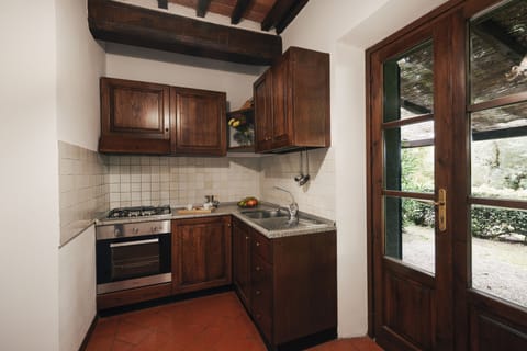 Apartment, 2 Bedrooms (Il Pino) | Private kitchen | Fridge, oven, stovetop, electric kettle