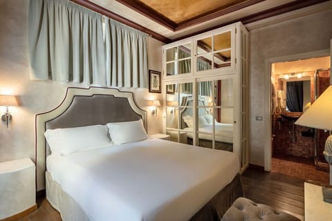Double Room | In-room safe, desk, laptop workspace, soundproofing