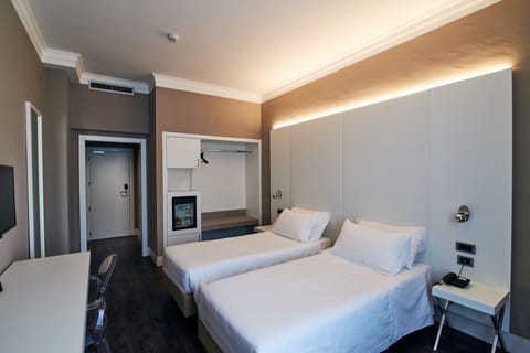 Desk, cribs/infant beds, free WiFi, bed sheets