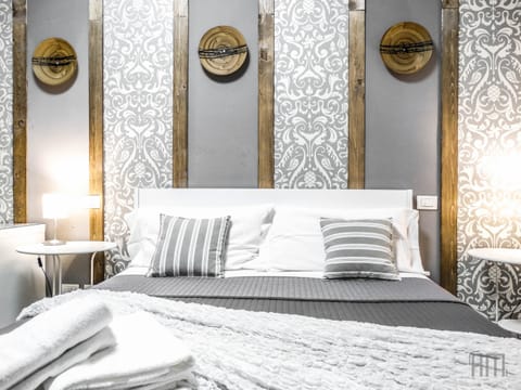 Double Room | Minibar, in-room safe, desk, soundproofing