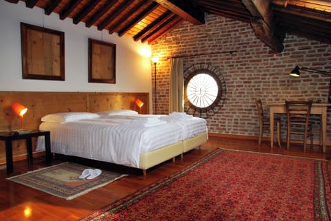 Camera De Rossi Tripla | Minibar, desk, soundproofing, cribs/infant beds