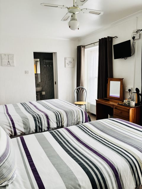 Suite, Ensuite (3 - 2 Adults & 1 Child) | 1 bedroom