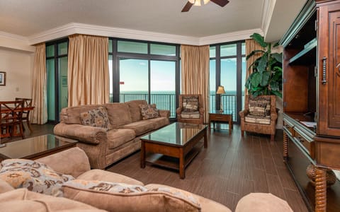 Phoenix West 1007, Orange Beach, Alabama, beach front, 3 bedroom condominium on the 10th floor