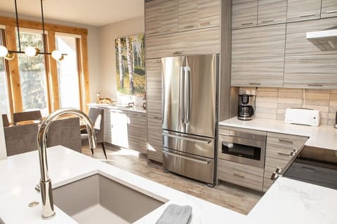 Condo, 2 Bedrooms | Private kitchen | Full-size fridge, microwave, oven, stovetop