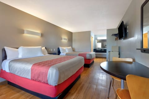 Blackout drapes, free WiFi, bed sheets