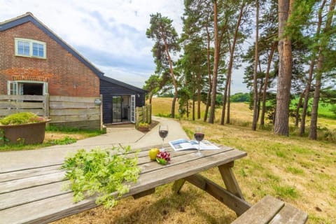 The Buttery, Freston: Situated on beautiful Lodge Farm in the Shotley Peninsular, between the River Stour and the River Orwell