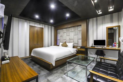 Deluxe Double Room | Desk, laptop workspace, free WiFi