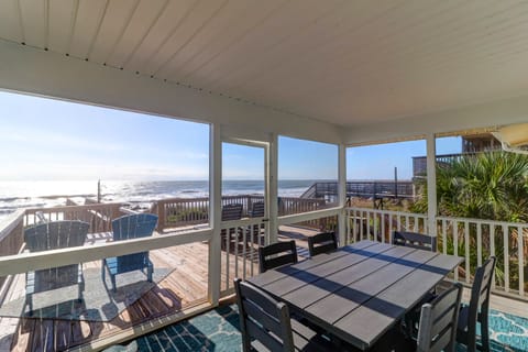 South Shore - Oceanside Deck & Private Beach Access