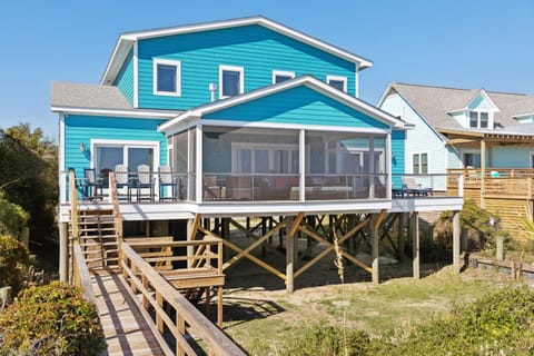 Welcome to BeachZilla! Oceanfront & Pet Friendly