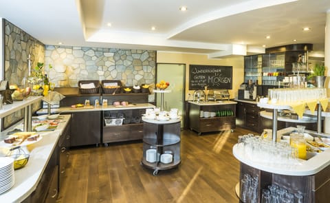 Free daily buffet breakfast
