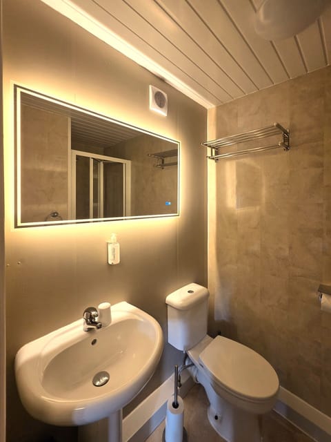 Premium Double Room, Ensuite, Sea View | Bathroom