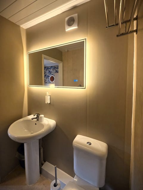 Premium Double Room, Ensuite, Sea View | Bathroom