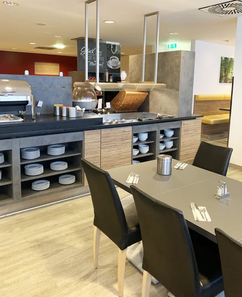 Daily buffet breakfast for a fee