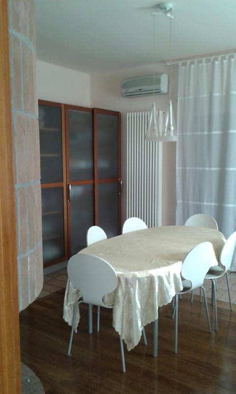 Comfort Room | In-room dining