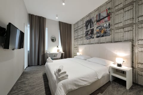 Superior Double Room, Private Bathroom | Soundproofing, free WiFi, bed sheets