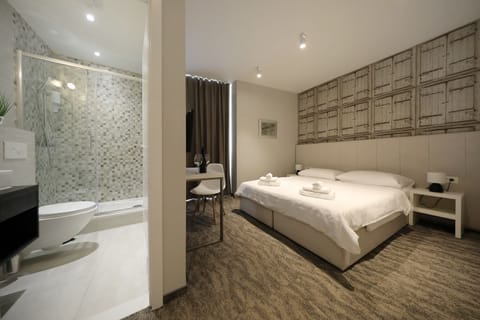 Soundproofing, free WiFi, bed sheets