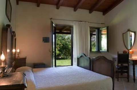 Double or Twin Room | Desk, free cribs/infant beds, rollaway beds, bed sheets