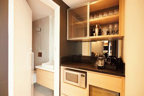 Premier Suite | Egyptian cotton sheets, premium bedding, minibar, in-room safe