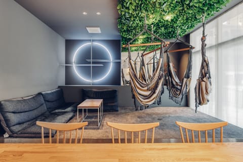 Lobby lounge