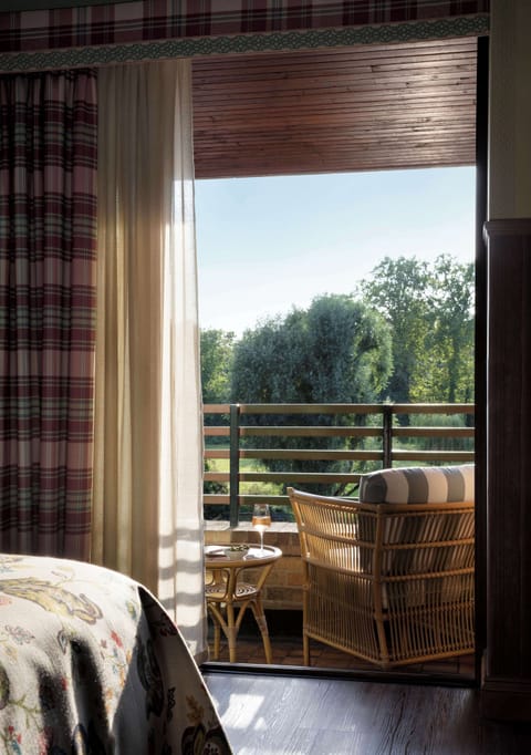 Egyptian cotton sheets, premium bedding, down comforters, pillowtop beds