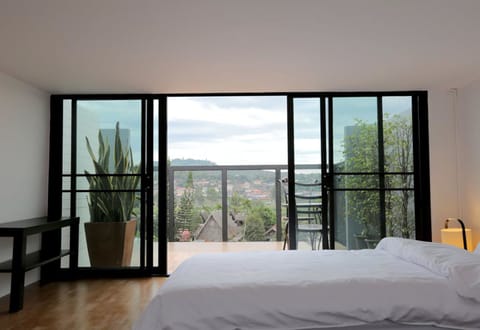 Roof Top Celling High 1.38 m. | Free WiFi