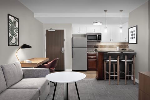 Full-size fridge, microwave, stovetop, dishwasher