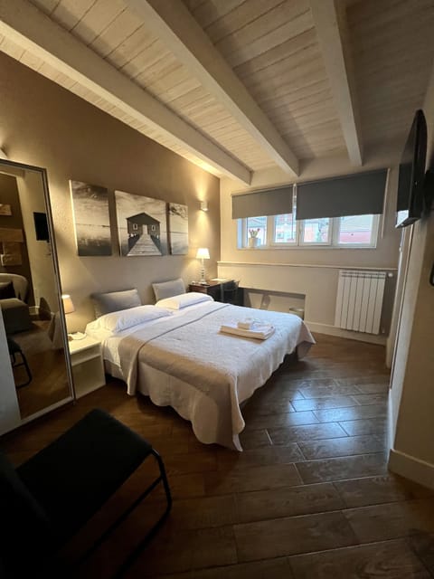 Comfort Double or Twin Room | In-room safe, desk, soundproofing, iron/ironing board