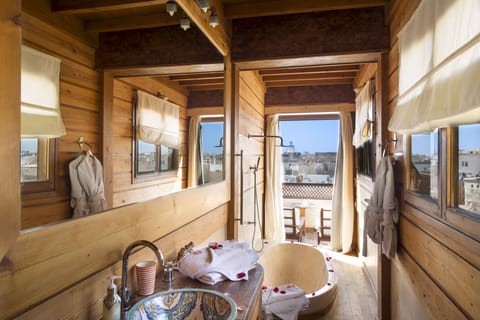 Panoramic Suite | Bathroom | Combined shower/tub, deep soaking tub, free toiletries, hair dryer