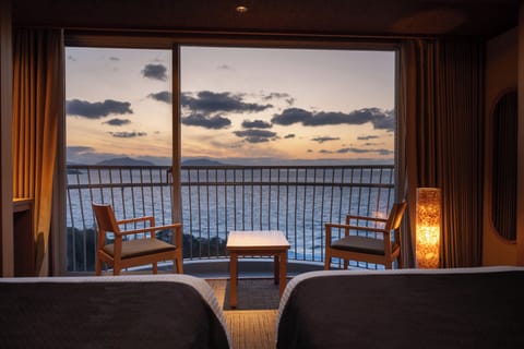 Twin Room(Ocean View)(With toilet)(Non-smoking) | In-room safe, free WiFi, bed sheets