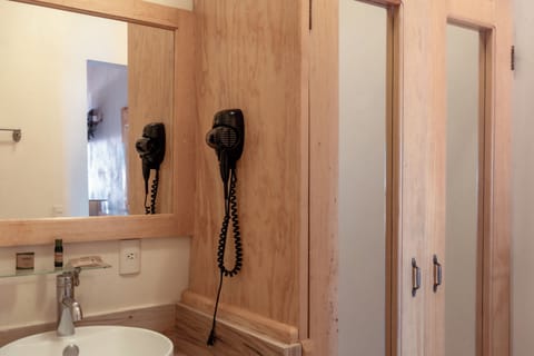 Standard Room, 1 King Bed | Bathroom | Shower, rainfall showerhead, free toiletries, towels