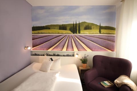 Premium bedding, in-room safe, individually decorated