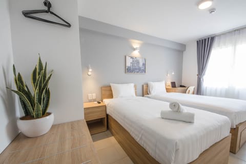 Twin Room, 2 Twin Beds | Minibar, in-room safe, desk, blackout drapes