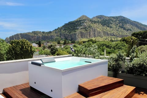 Deluxe Double Room (Adults Only) | Minibar, desk, free WiFi, bed sheets