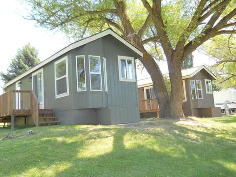 Cottage, 1 Queen Bed, Lake View, Lakeside | 1 bedroom