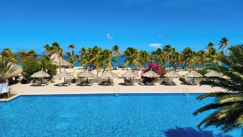 6 outdoor pools, open 9:00 AM to 7:00 PM, free cabanas, pool umbrellas