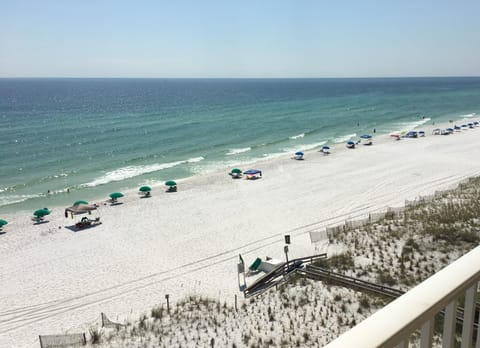 No crowds on Okaloosa Island. Still close to Destin for Dining and Shopping.
