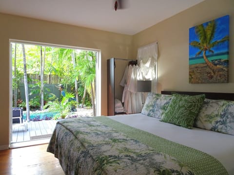 Deluxe Apartment, Ensuite, Pool View (Hemingway Retreat)
