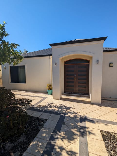Providing quality service with competitive price.Spacious indoor and outdoor