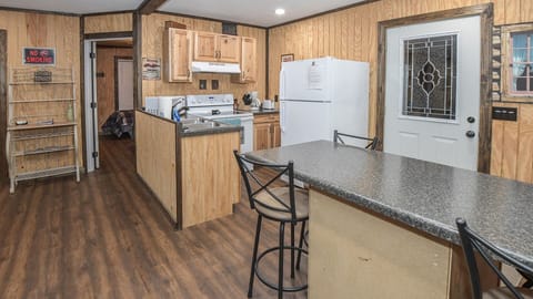 Kitchen with Full Sized Appliances