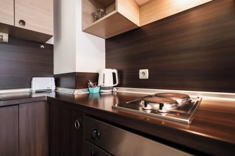 Apartment, 1 Bedroom | Private kitchenette | Fridge, oven, stovetop, electric kettle